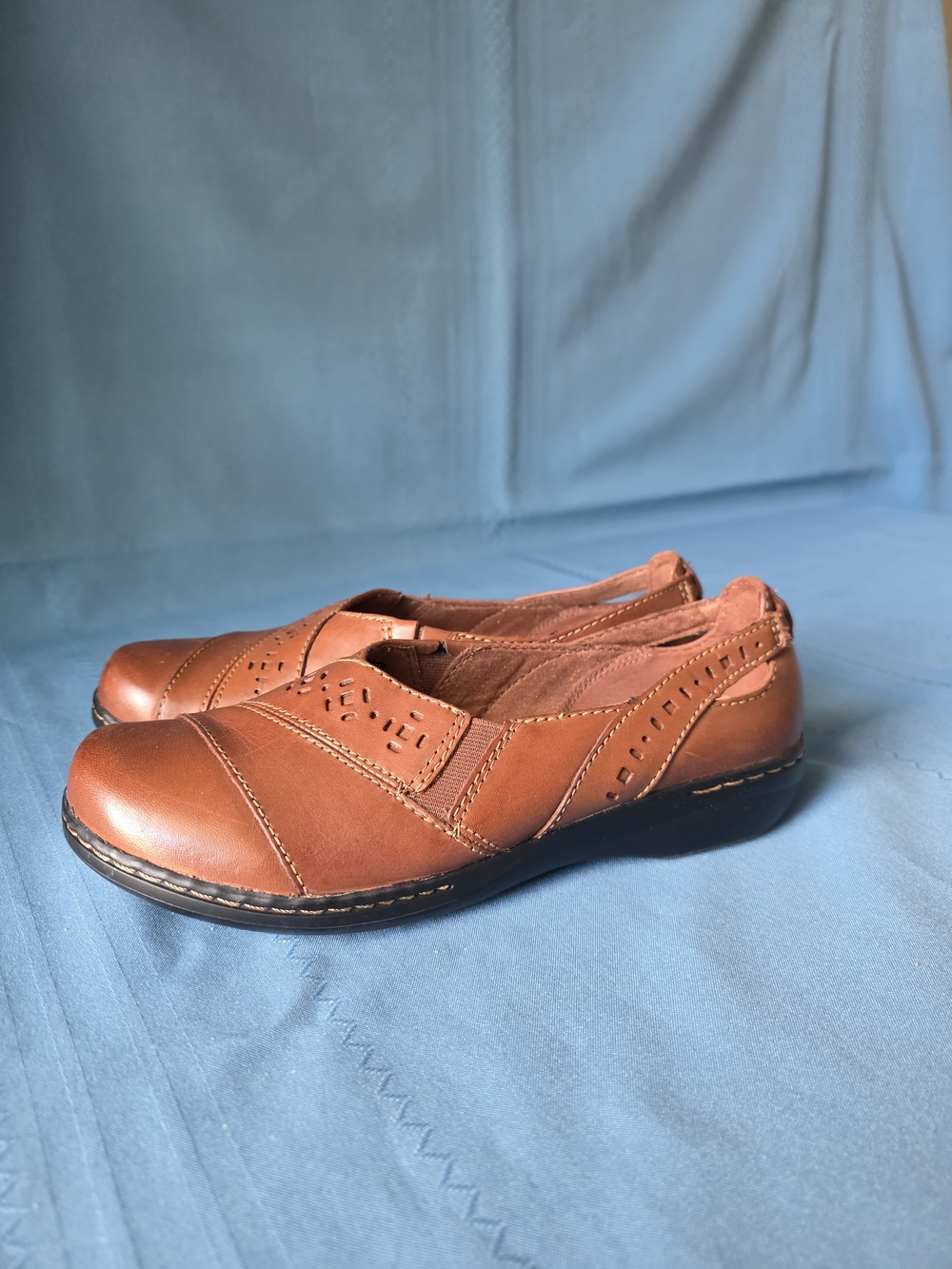Clarks Women’s Brown Leather Slip‑On Loafers – Size 9